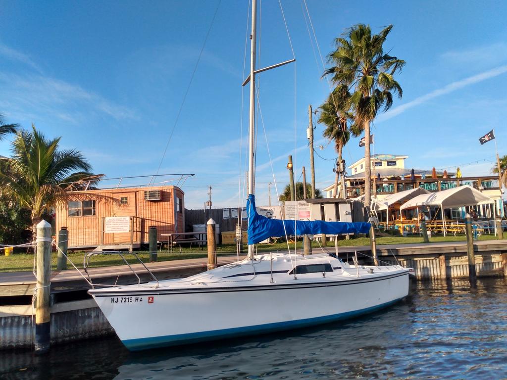 Sailboat Glamping in a Beautiful Marina By The Beach - Click Find